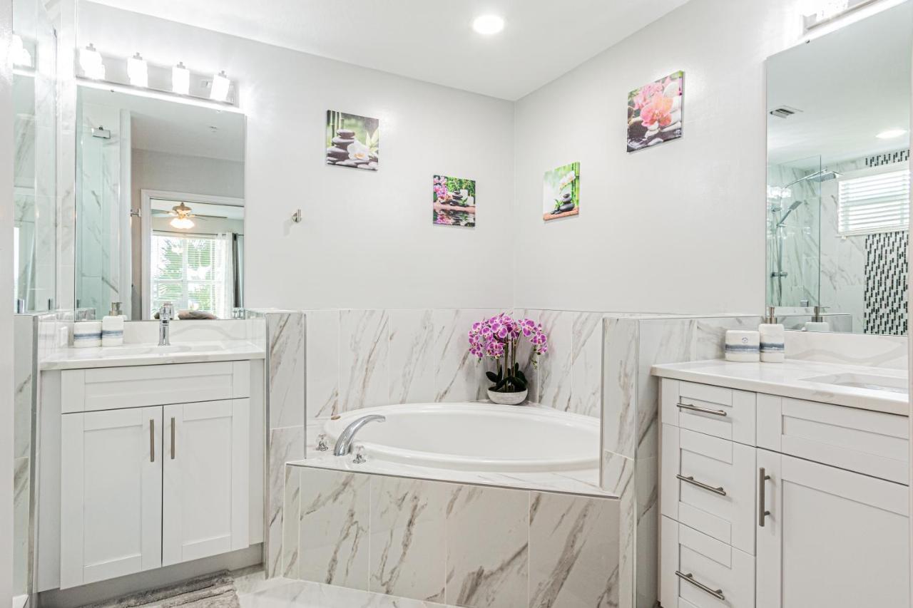 Greenlinks At Lely Luxury White Orchid Fully Renovated Modern 1St Floor 3Bdr Golf Resort Villa Нейплс Экстерьер фото